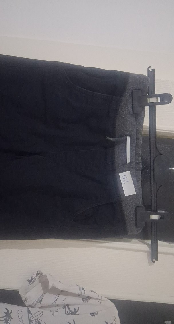 Beyaz Desenli Tişört ve Gri Pantolon Seti - Görsel 5