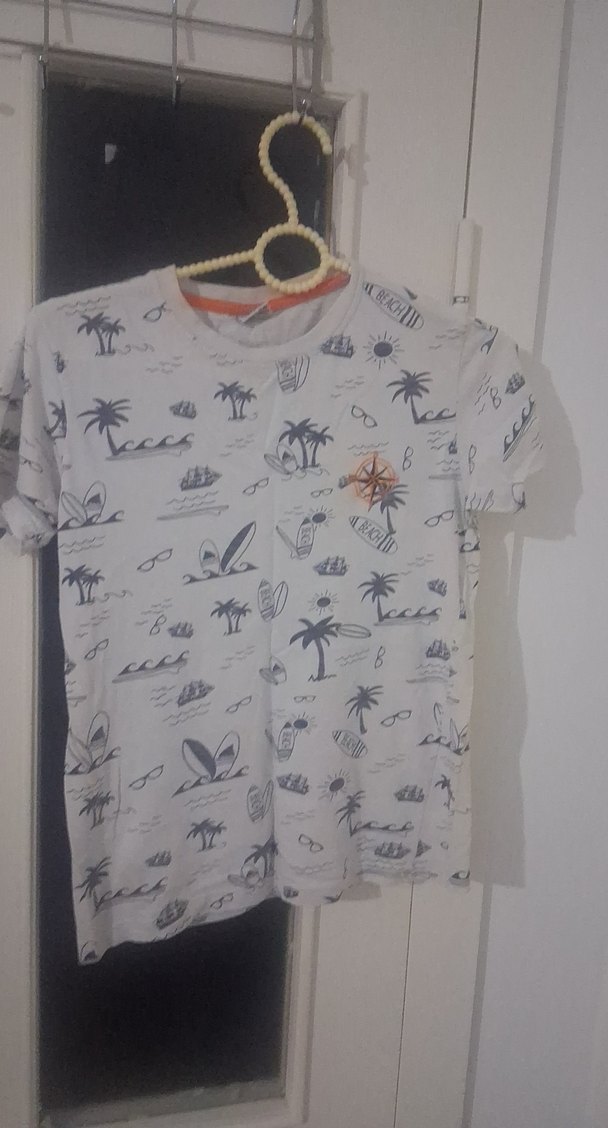 Beyaz Desenli Tişört ve Gri Pantolon Seti - Görsel 3