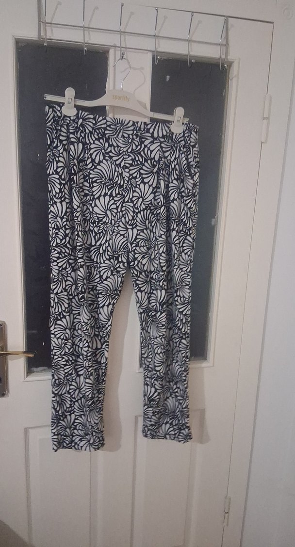 Kadın Gri Beyaz Piliseli Midi Kumaş pijama - Görsel 4