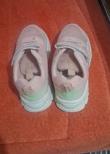 Kızlar için pembe cırt cırtlı spor ayakkabı - Görsel 3