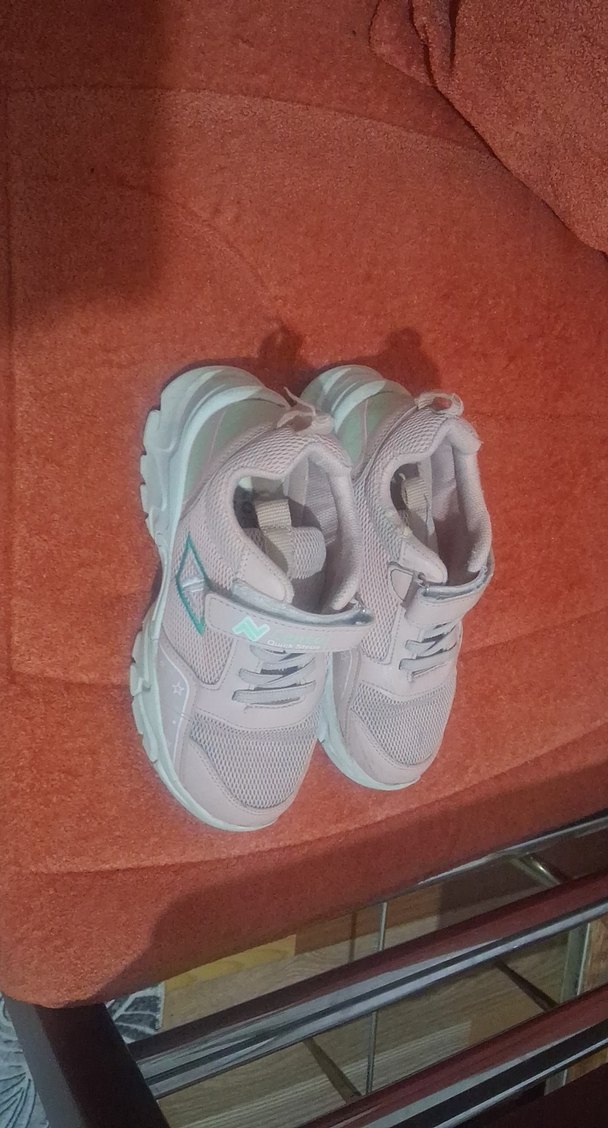 Kızlar için pembe cırt cırtlı spor ayakkabı - Görsel 2