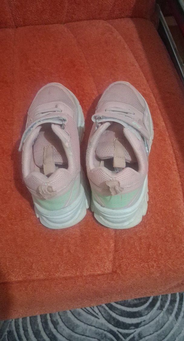 Kızlar için pembe cırt cırtlı spor ayakkabı - Görsel 3