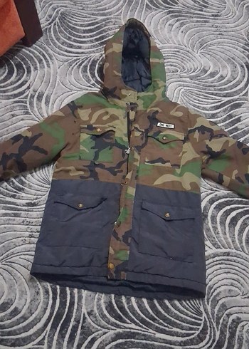 Kapüşonlu Kamuflaj Desenli Erkek Çocuk Mont - Görsel 2