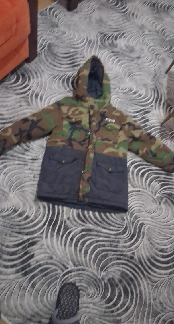 Kapüşonlu Kamuflaj Desenli Erkek Çocuk Mont - Görsel 3