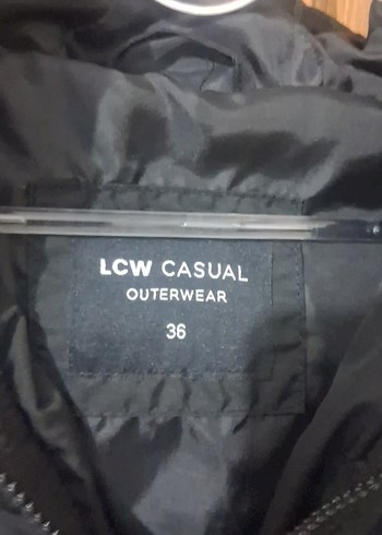 Siyah Düğmeli Kısa Kadın Kışlık Mont.boy 42.en 46 - Görsel 2