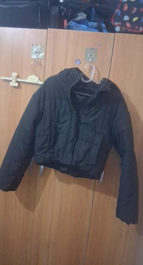 Siyah Düğmeli Kısa Kadın Kışlık Mont.boy 42.en 46 - Görsel 4