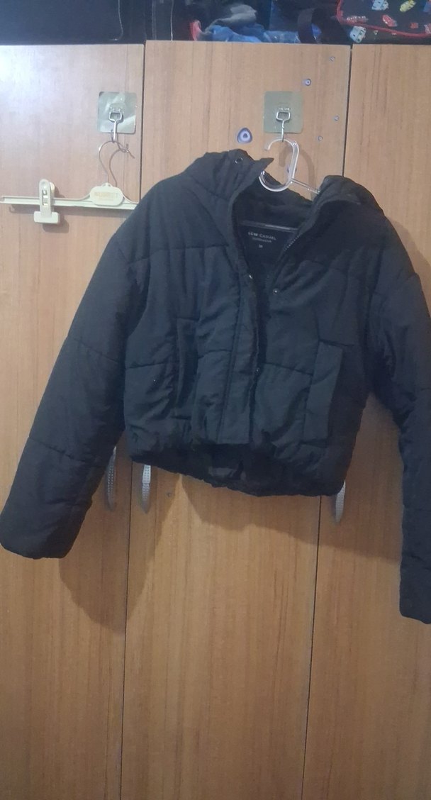 Siyah Düğmeli Kısa Kadın Kışlık Mont.boy 42.en 46 - Görsel 5