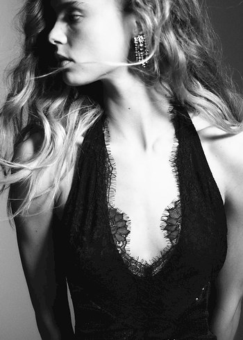 Dantel Detaylı Siyah V Yaka Deri Mini Elbise - Görsel 2