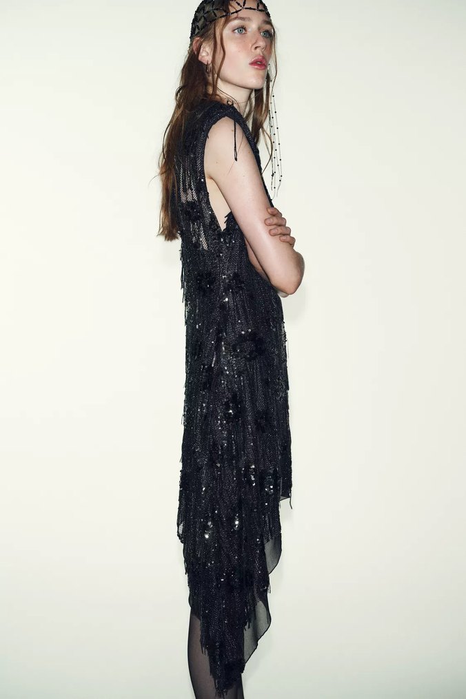 Siyah Nakışlı Kısa Drapeli Elbise - Görsel 5