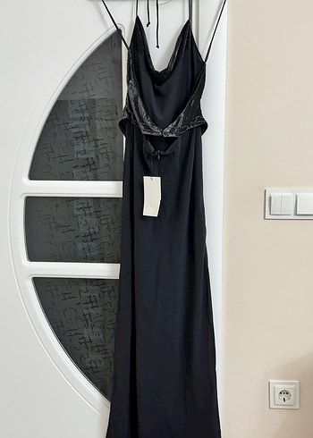 İşlemeli Siyah Uzun Askılı Drapeli Elbise - Görsel 11