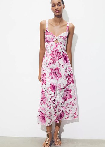 Pembe Çiçek Desenli Uzun Askısız Elbise - Görsel 2