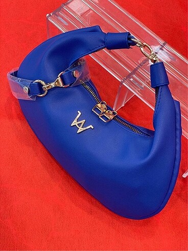 Mavi renkli kol çantası