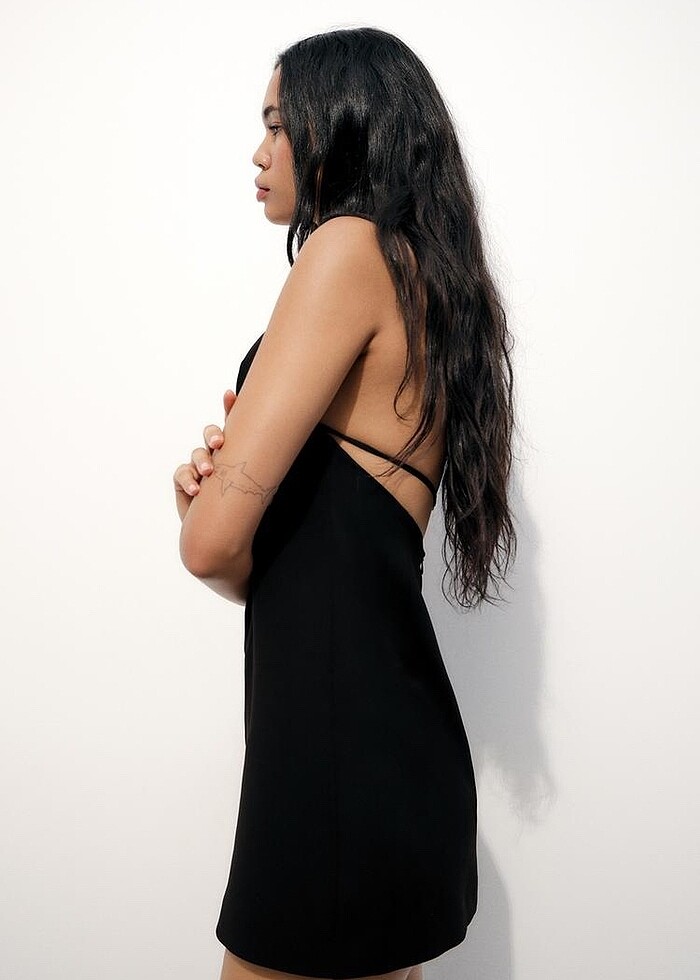 Zara Pencere Detaylı Siyah Kısa Elbise - Görsel 2