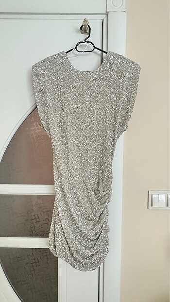 Zara Gümüş Rengi Pullu Elbise - Görsel 8