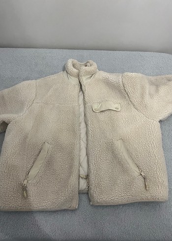 Bej Yüksek Yakalı Kadın Peluş Ceket