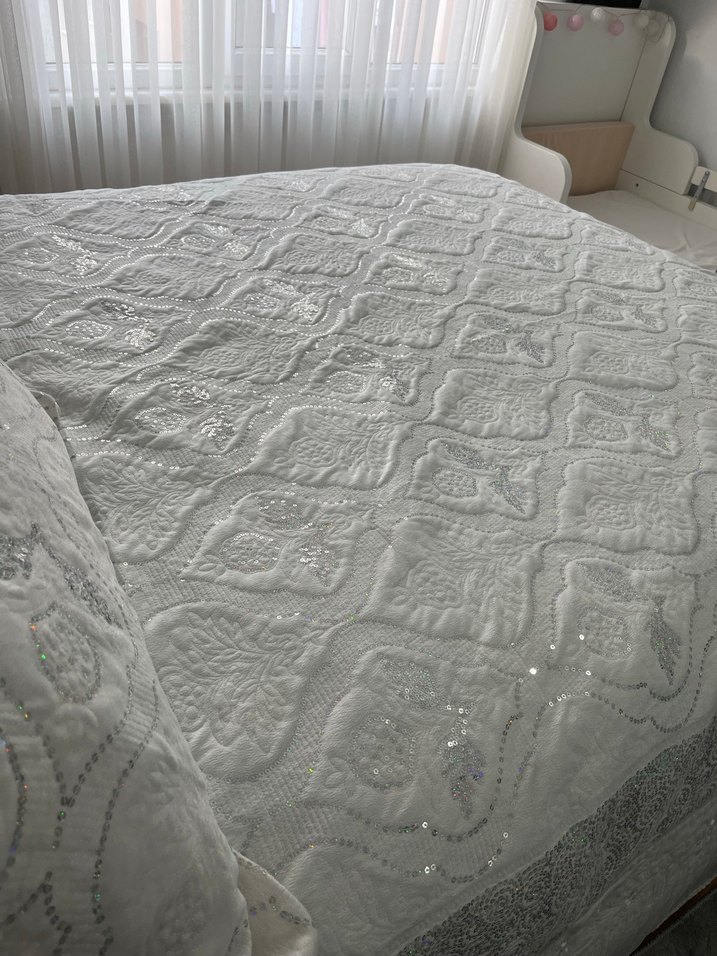 İşlemeli Beyaz ve Gri Yatak Örtüsü - Görsel 5