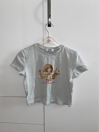 Bershka LOVE IS OVERRATED sloganlı ve baskılı triko tişört