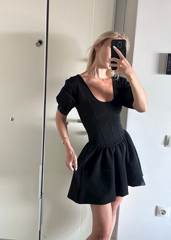 Zara Vücuda oturan skater elbise