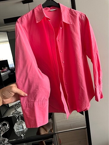 Pembe gömlek