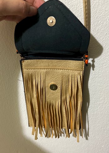 Altın Rengi Yılan Derisi Desenli Püsküllü Deri Çanta - Görsel 3