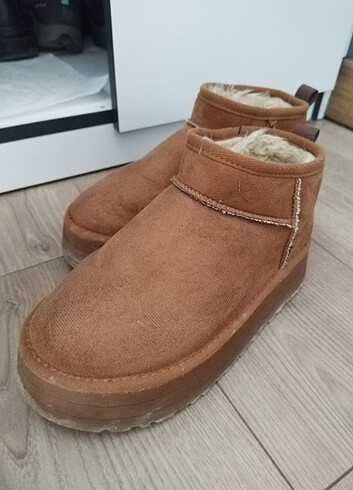 ugg bot