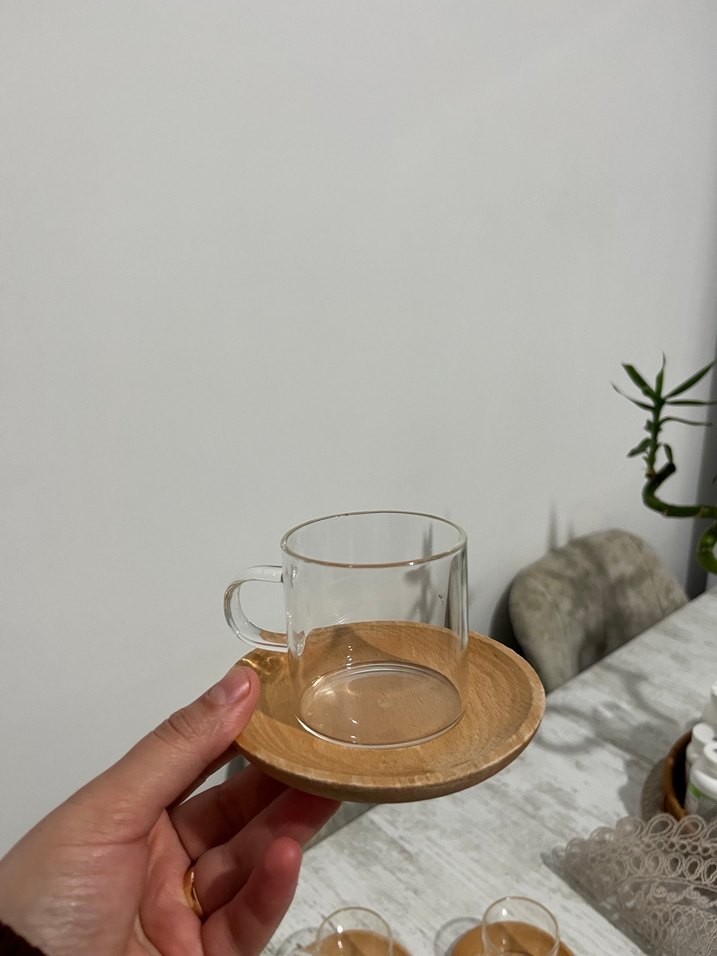 Bej Cam Fincan Takımı Ahşap Tabağıyla - Görsel 3