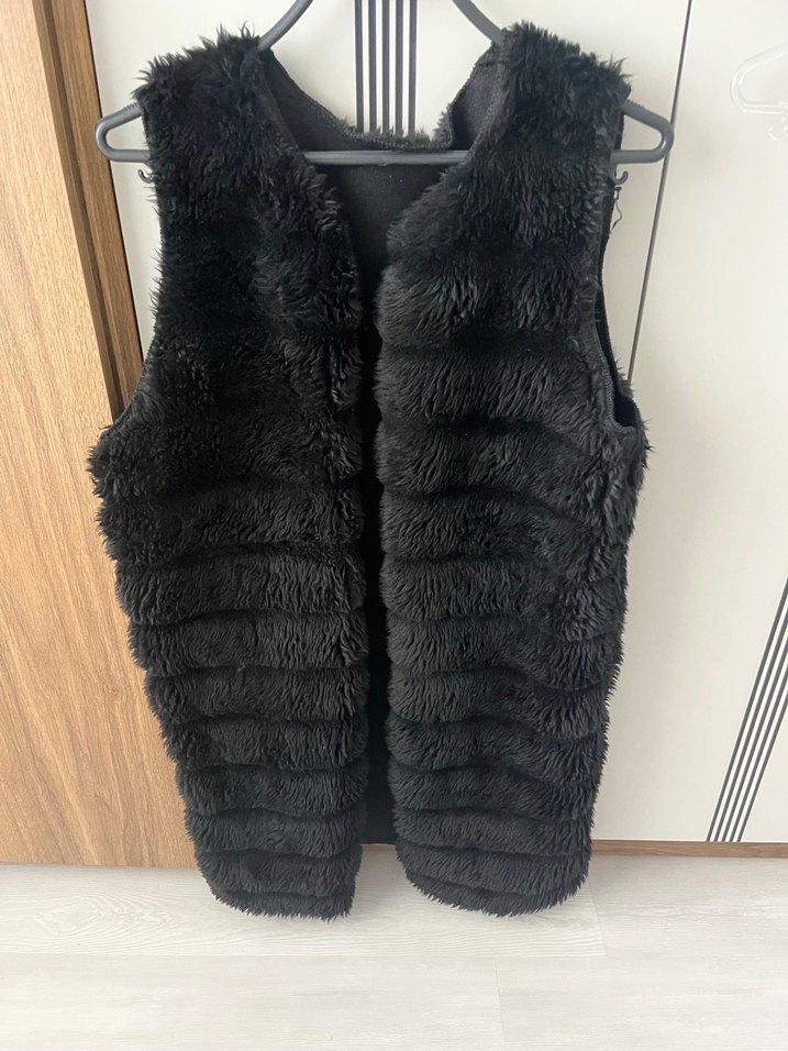 Siyah Kürk Detaylı Kadın Yelek - Görsel 3