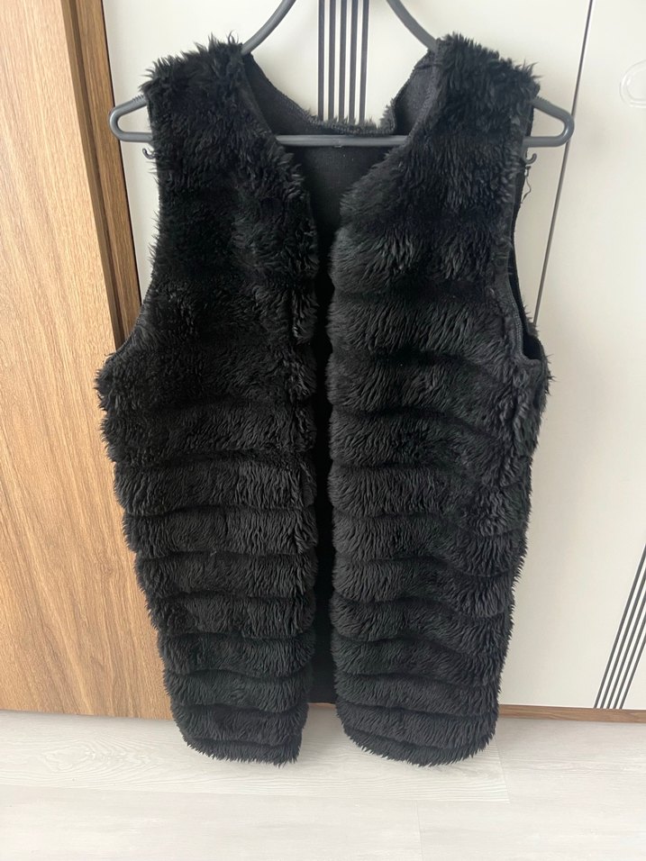 Siyah Kürk Detaylı Kadın Yelek - Görsel 2