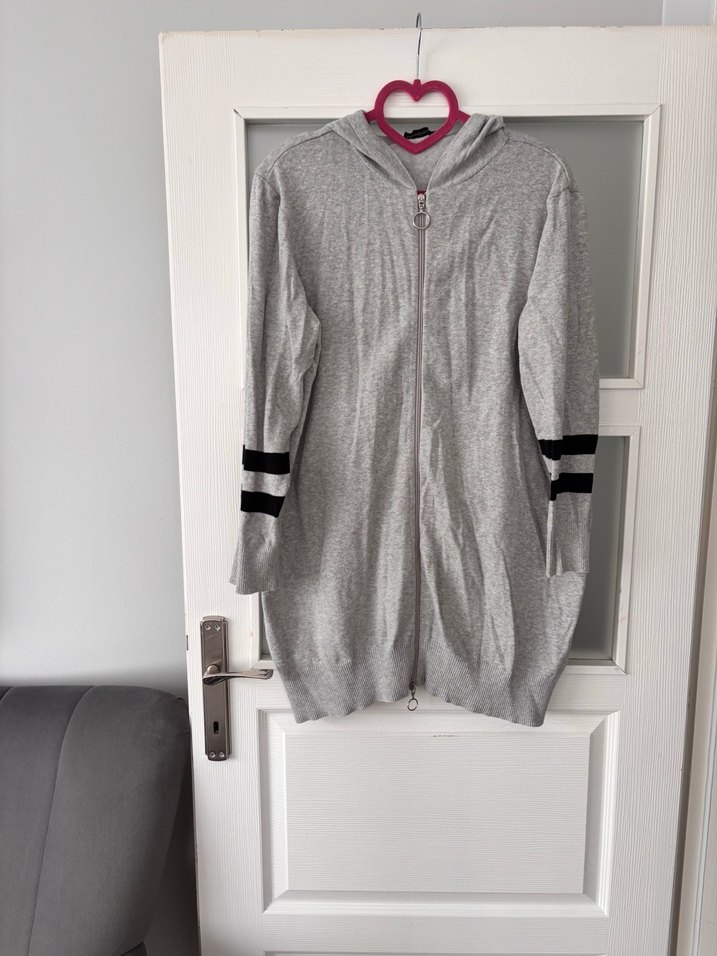 Gri Kapüşonlu Spor Kesim Kadın hırka - Görsel 3