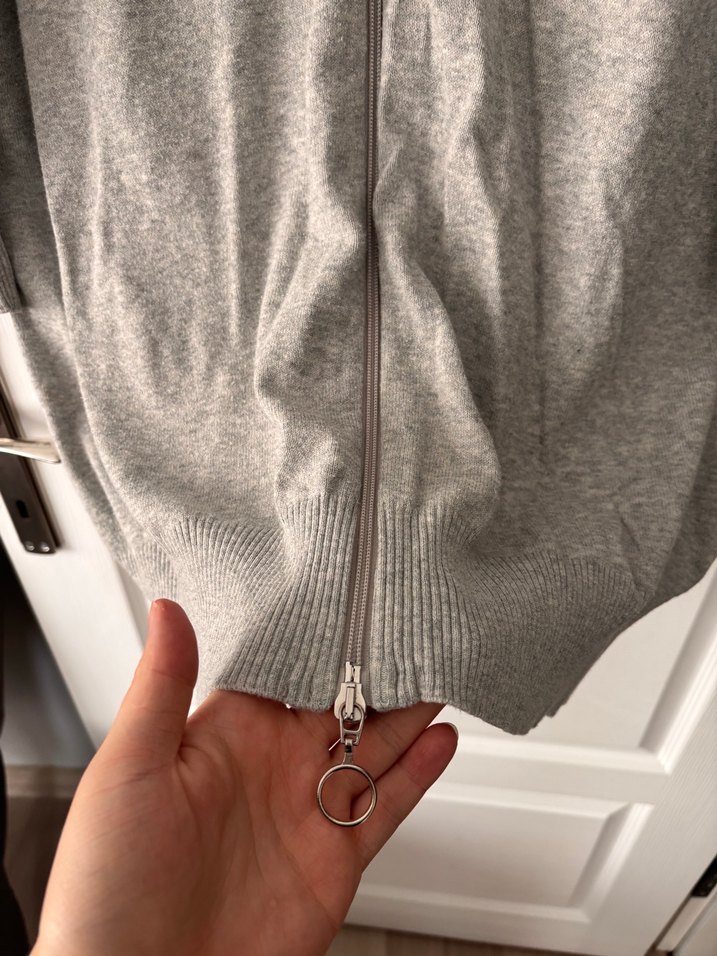 Gri Kapüşonlu Spor Kesim Kadın hırka - Görsel 4