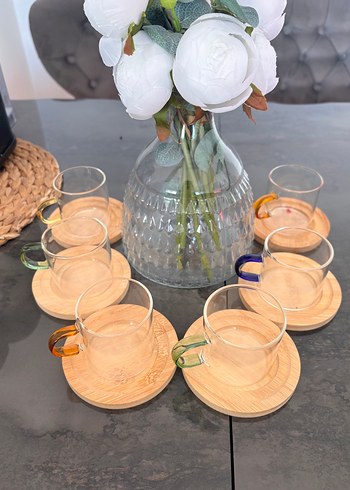 Renkli Kulplu Cam Fincan Seti ve Ahşap Altlıklar - Görsel 2