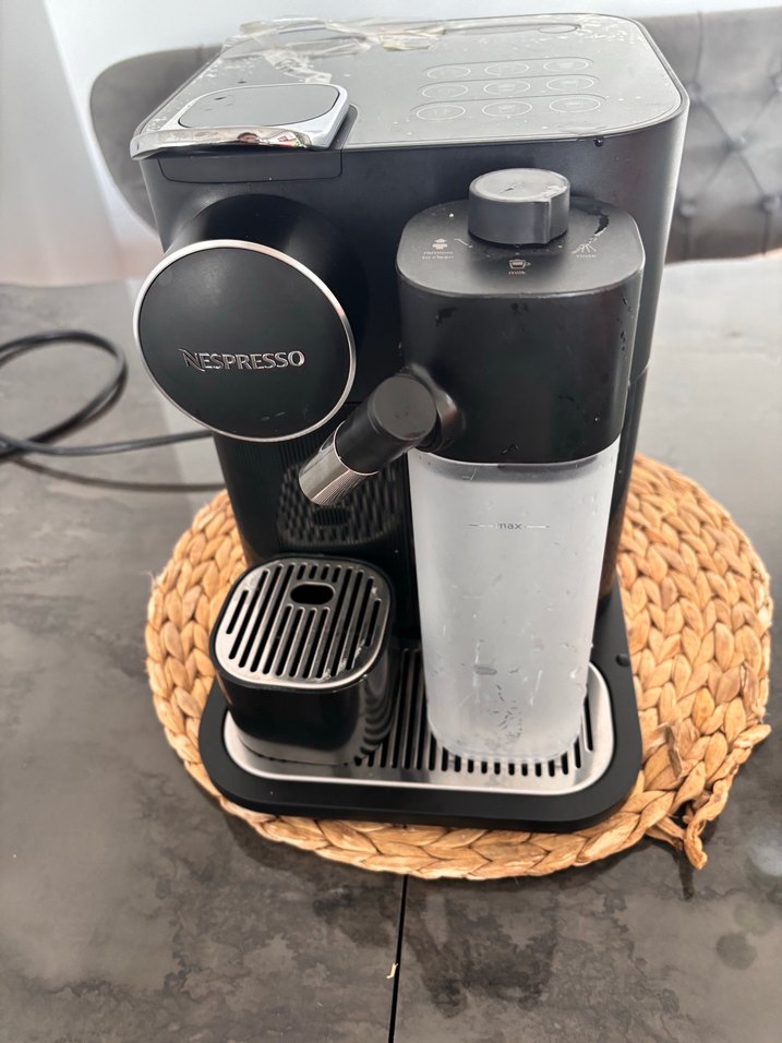 Nespresso Siyah Kahve Makinesi - Görsel 2