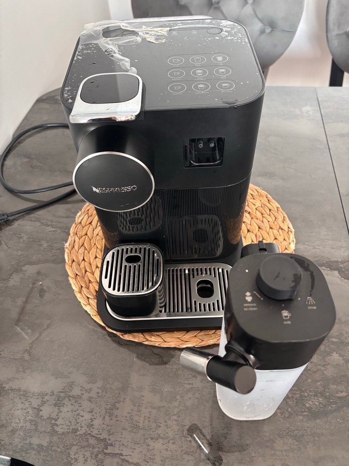 Nespresso Siyah Kahve Makinesi - Görsel 3