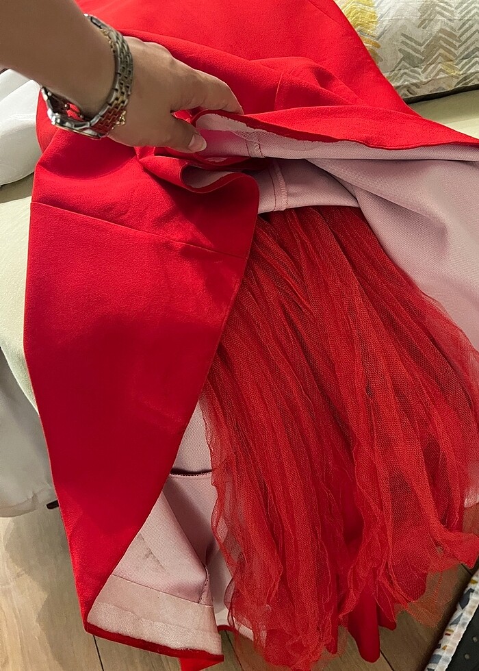 Kırmızı abiye - Görsel 3