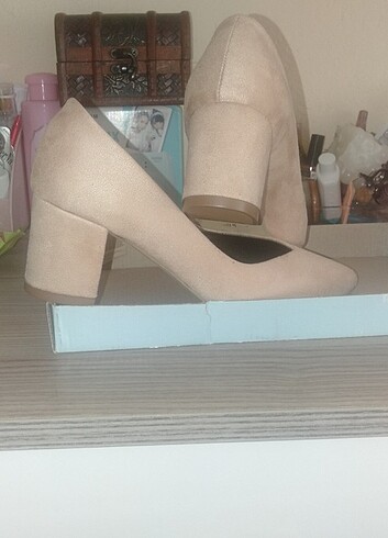 Zara Nude Ten rengi orta boy topuklu ayakkabı 