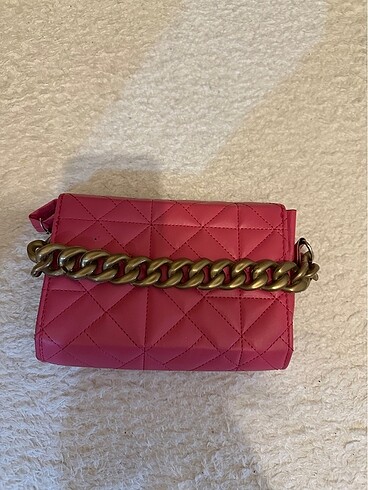 Pembe çanta