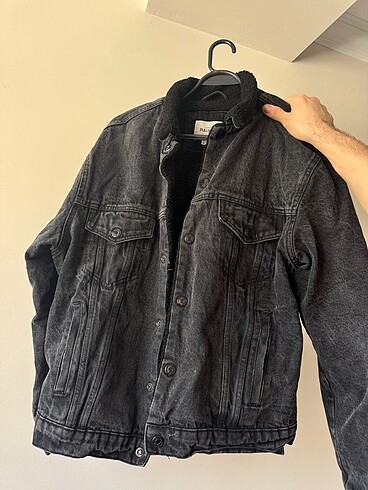 PULL BEAR MONT