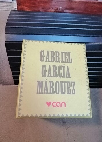 Gabriel Garcia Marquez kutulu set 