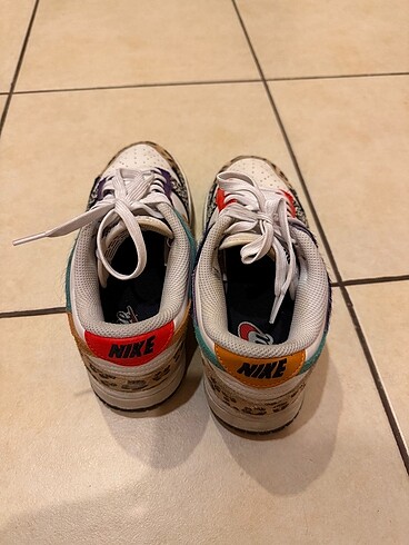 37 Beden Limited Edition Nike sneaker