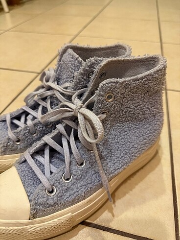 Converse tüylü ayakkabı