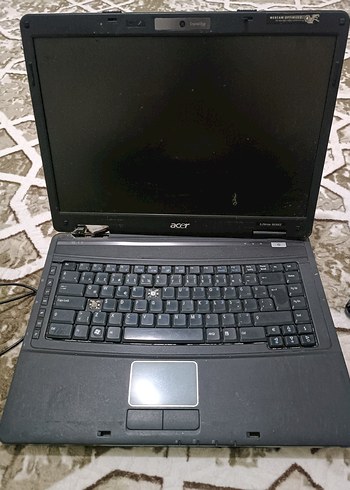 Siyah Acer Dizüstü Bilgisayar ve Klavye - Görsel 5