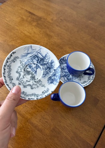 Koyu Mavi İki Fincan ve Desenli Tabaklar - Görsel 3