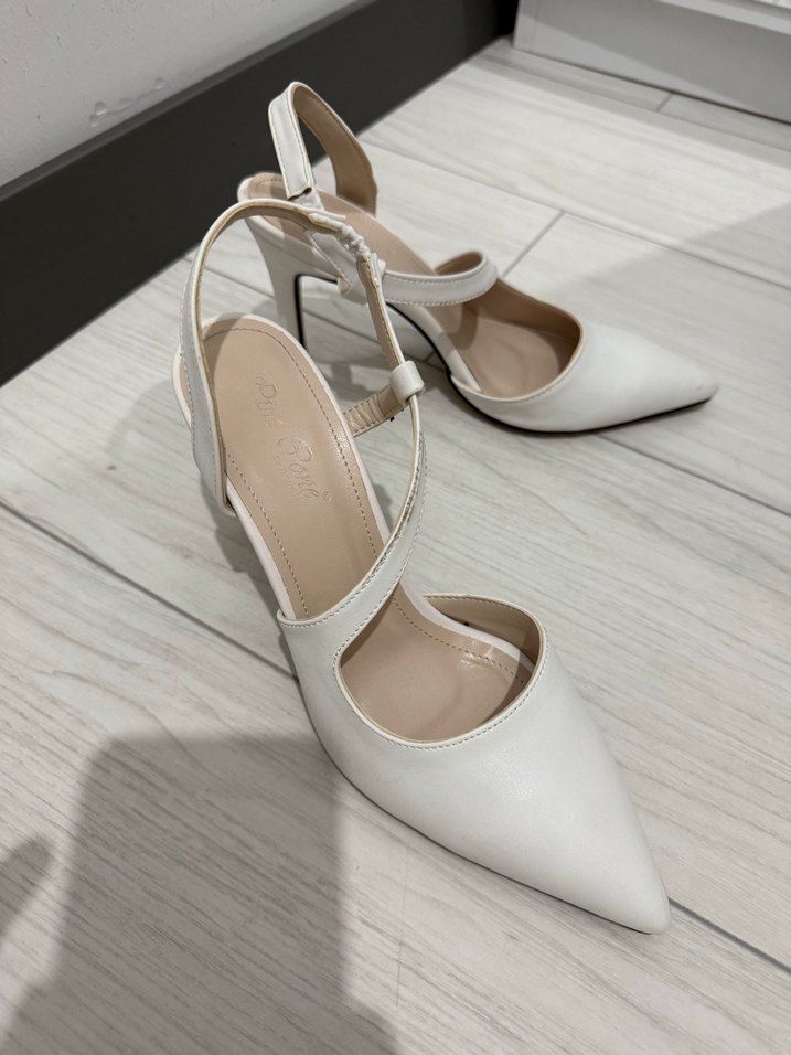 Beyaz Tokalı Stiletto Topuklu Kadın Ayakkabı - Görsel 3