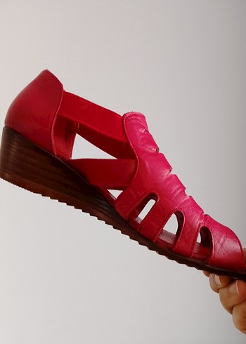 bordo renge yakın bir kırmızı deri - Görsel 3