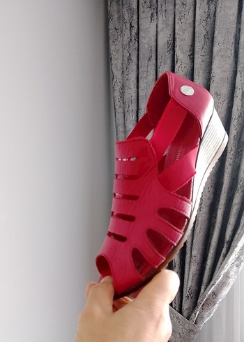 bordo renge yakın bir kırmızı deri - Görsel 4