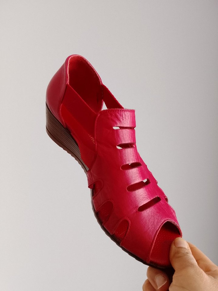 bordo renge yakın bir kırmızı deri - Görsel 5