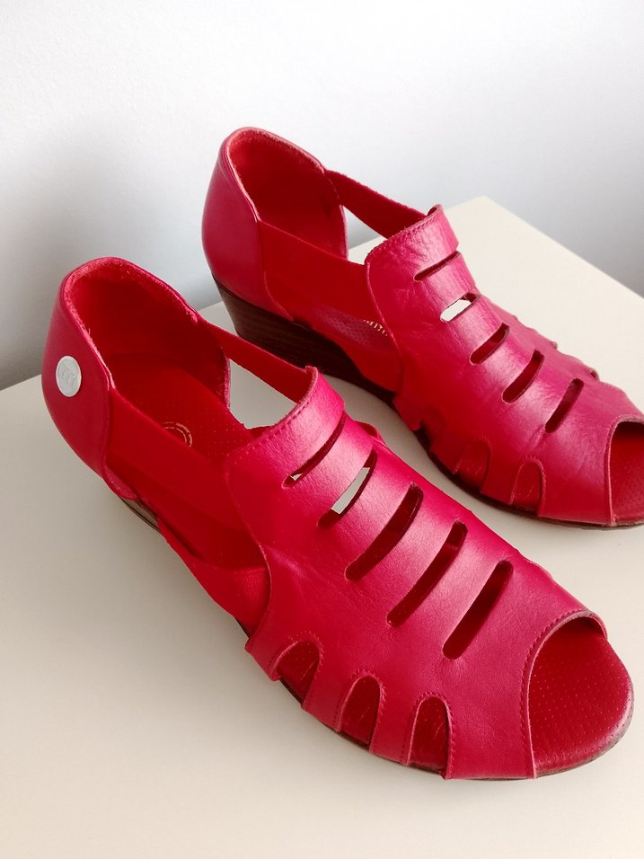 bordo renge yakın bir kırmızı deri - Görsel 2