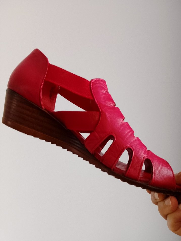 bordo renge yakın bir kırmızı deri - Görsel 3