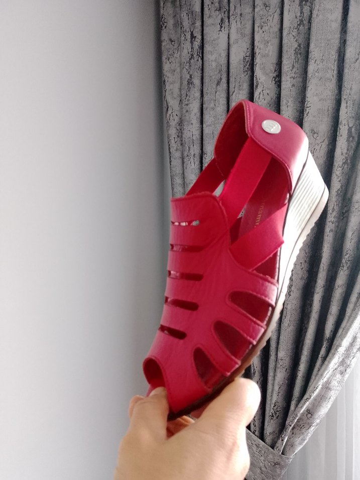 bordo renge yakın bir kırmızı deri - Görsel 4