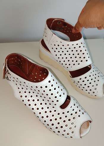 Beyaz Dolgu Topuklu Kadın Sandalet - Görsel 2